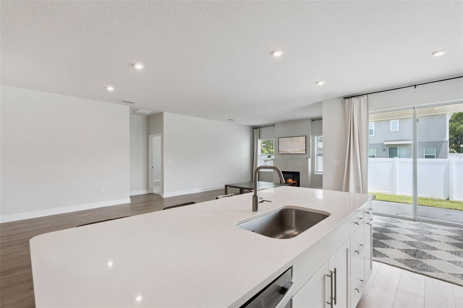 DORA LANDINGS - Residential