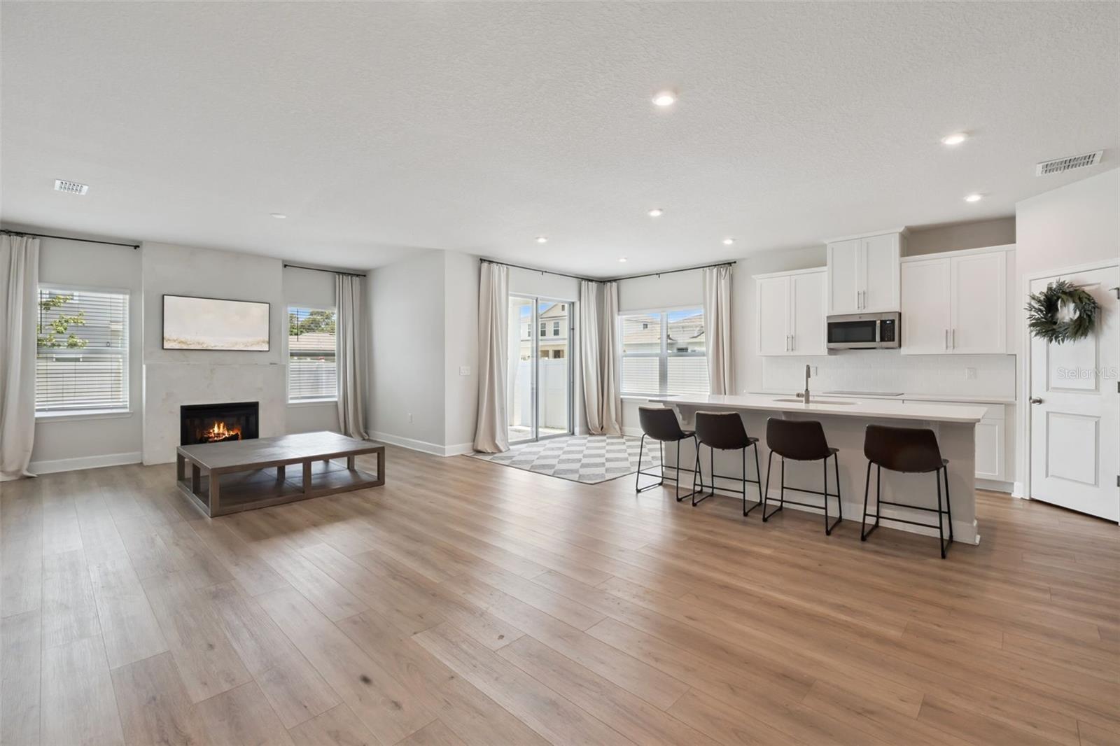 DORA LANDINGS - Residential