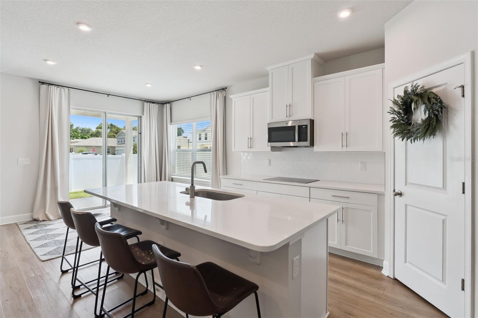 DORA LANDINGS - Residential
