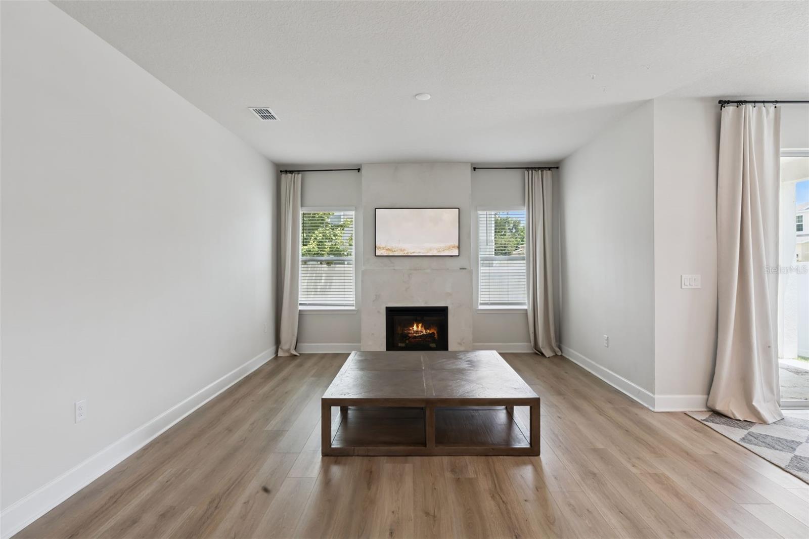 DORA LANDINGS - Residential
