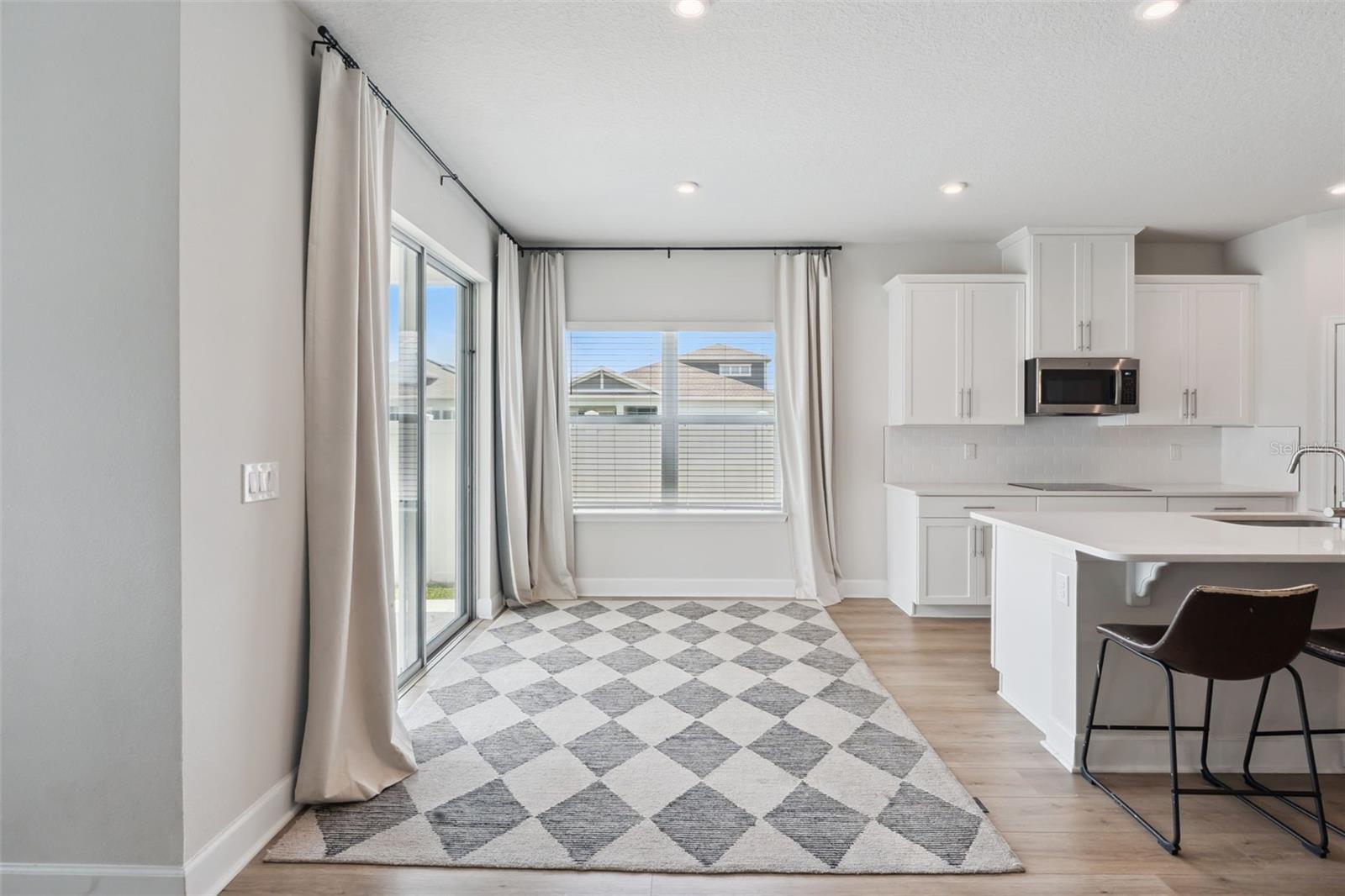 DORA LANDINGS - Residential