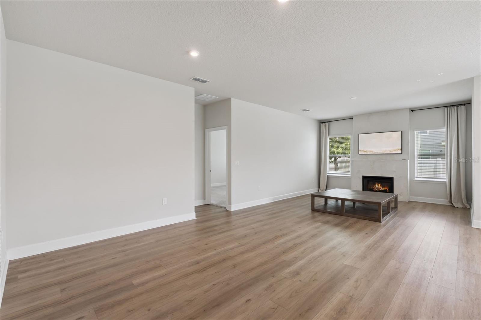 DORA LANDINGS - Residential