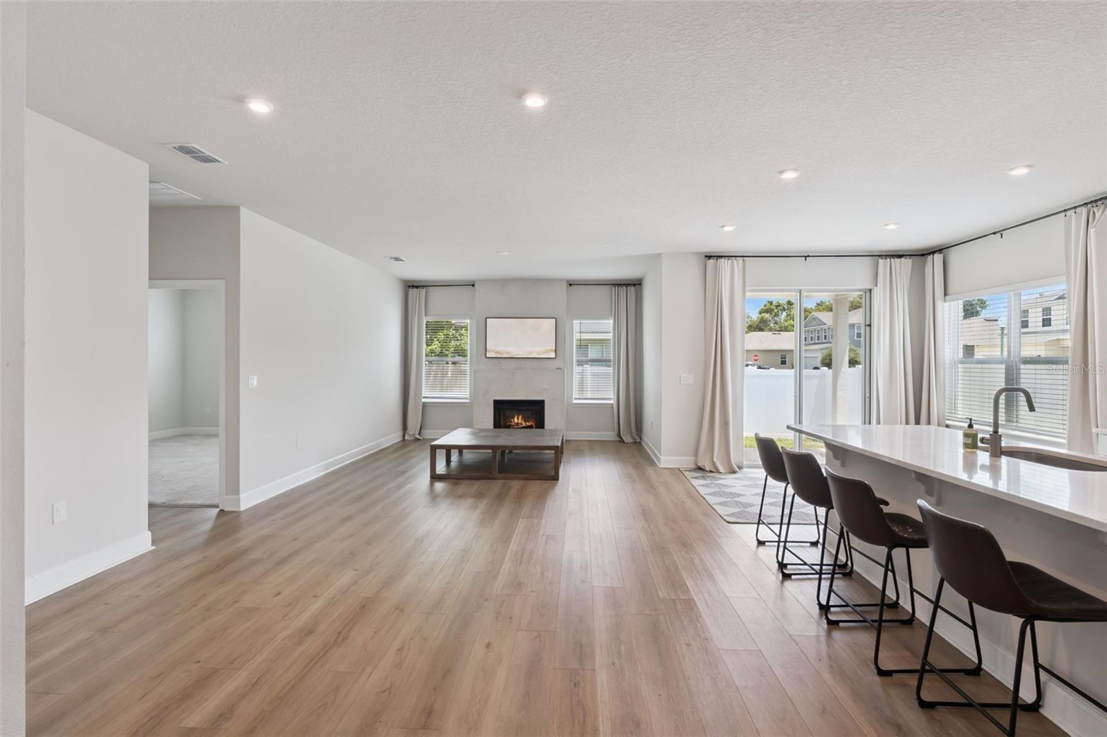 DORA LANDINGS - Residential