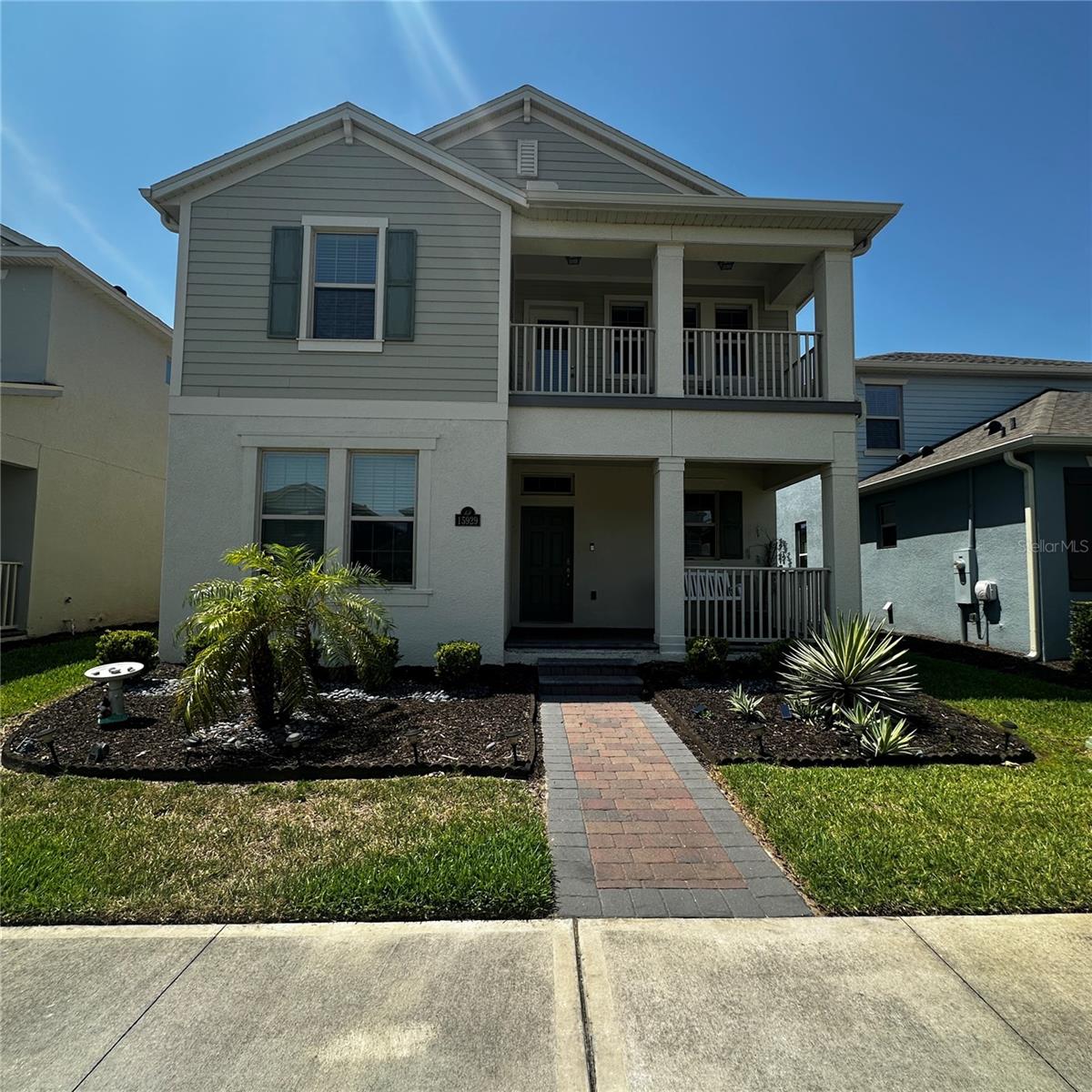 Property in a prime area right behind the Disney parks that lets you enjoy the parks' fireworks. In an excellent community to live in, just 1 block from one of the community pools, and inside are A1+ schools, so don't wait to come see your new home!