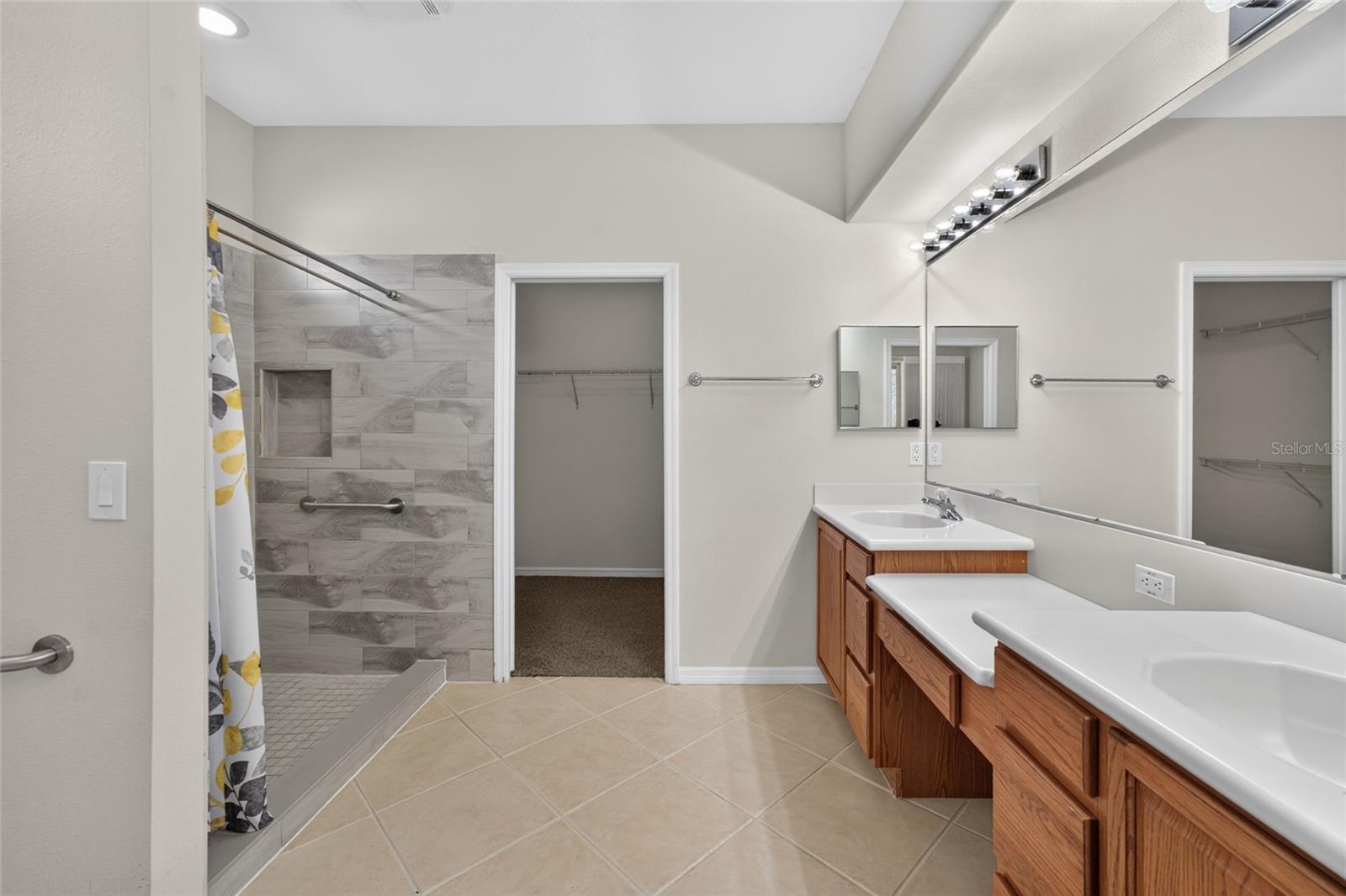 GROVES PH 03 - Residential