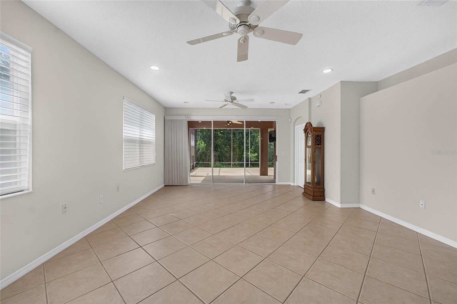 GROVES PH 03 - Residential