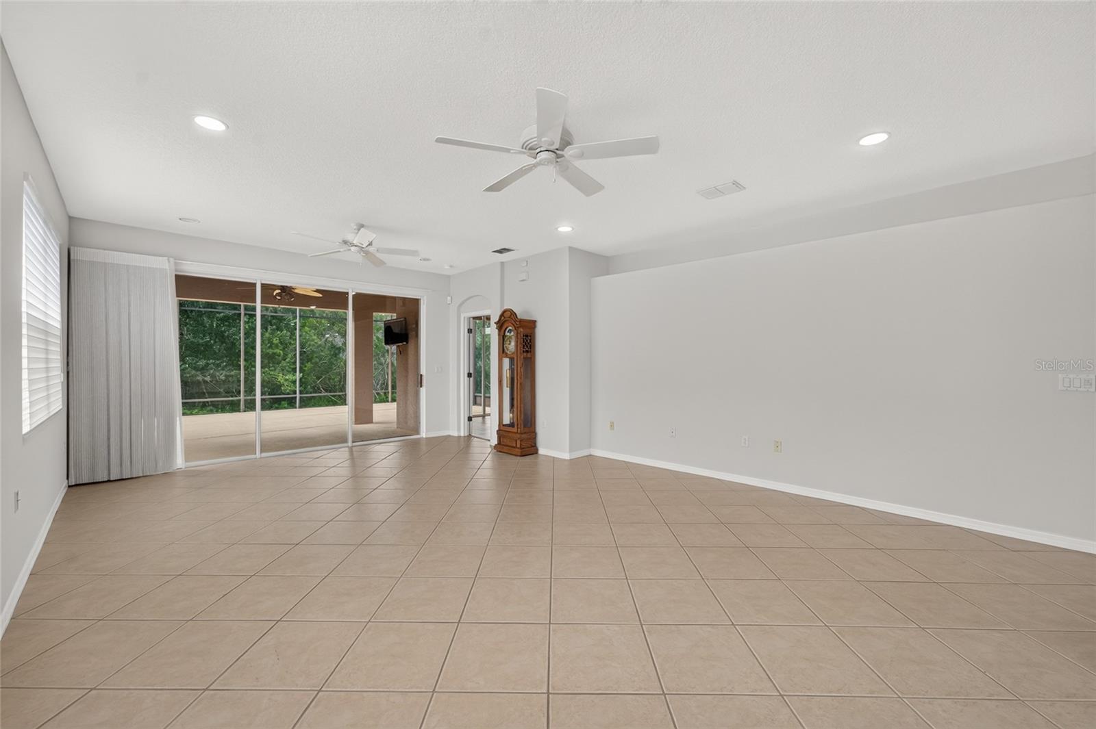 GROVES PH 03 - Residential