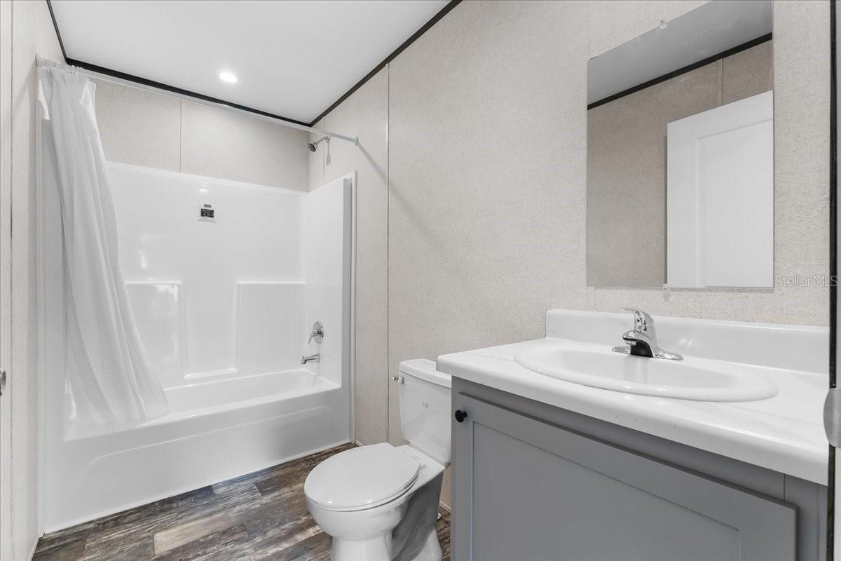 OAKRIDGE ESTATES - Residential