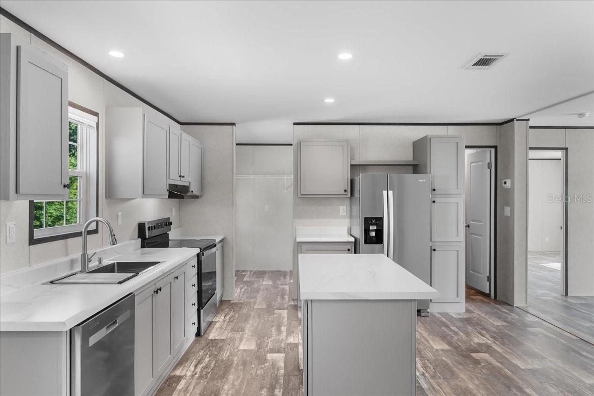 OAKRIDGE ESTATES - Residential