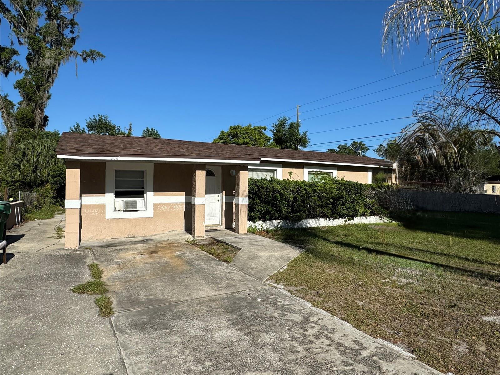 7 Bedrooms | 3 Bathrooms | Endless Potential

Opportunity awaits at 900 Sherwood Drive in DeLand! This spacious 7-bedroom, 3-bathroom home is perfect for a large family or savvy investor looking for their next project.

With the roof replaced in 2017, a major expense has already been taken care of. The remaining updates are primarily cosmetic, providing the perfect opportunity to add your own style, increase value, and make this property truly shine.

Whether you’re looking for a renovation project, rental income opportunity, resale investment, or a spacious place to call home, this property offers exceptional potential. Conveniently located near shopping, dining, schools, and historic downtown DeLand.

Bring your vision and unlock the possibilities this unique property has