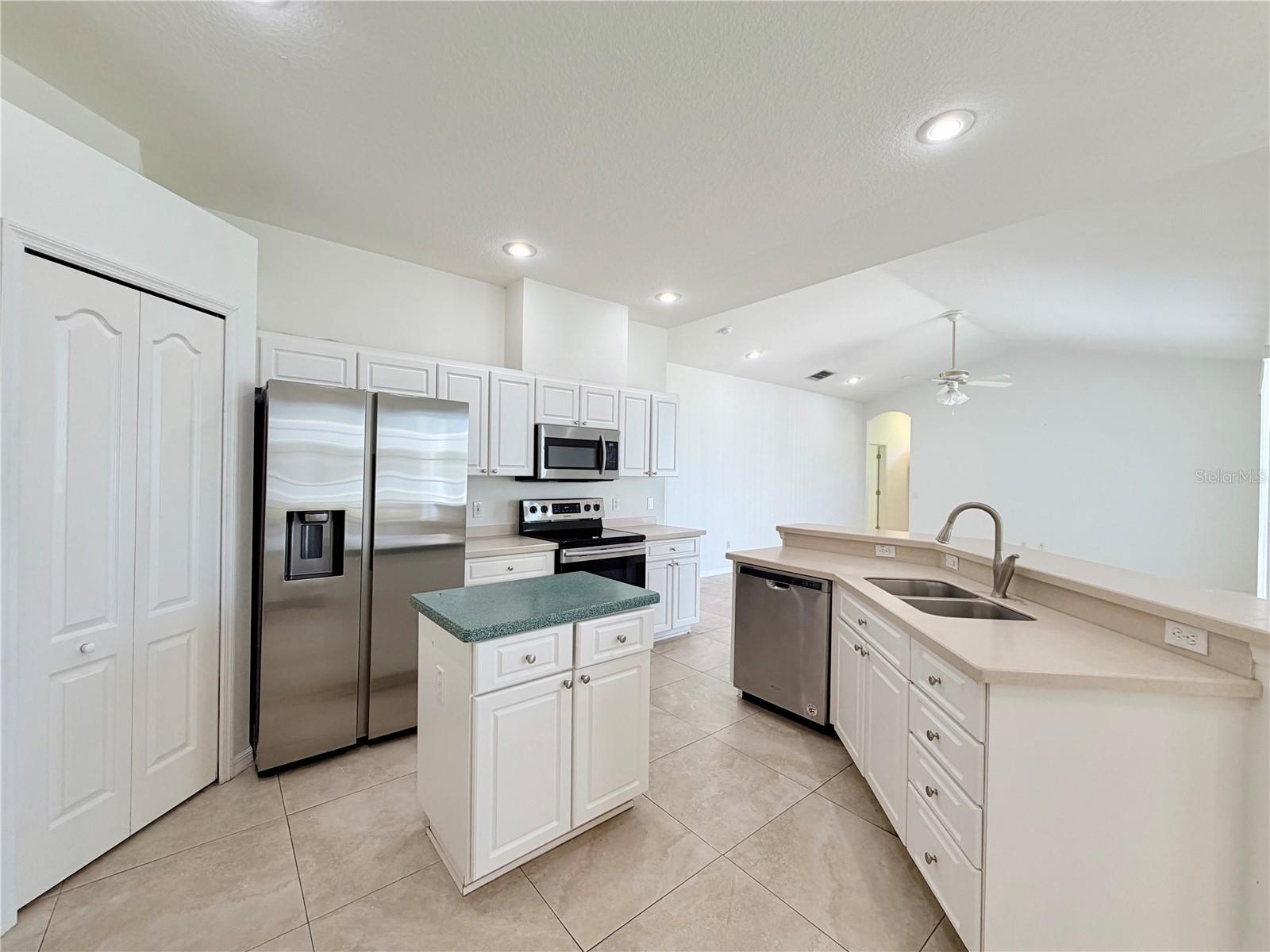 WESTWOOD LAKES PH 2A UNIT 2 - Residential Lease