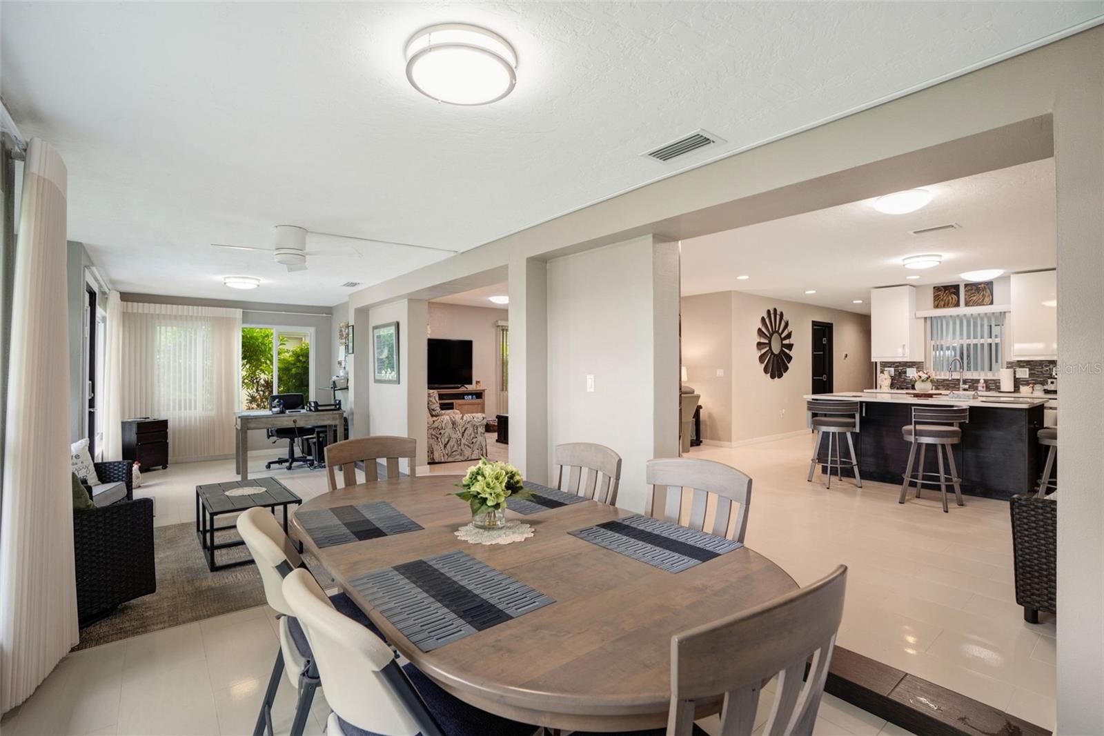 VILLAGE GREEN FOREST LAKE 14 - Residential