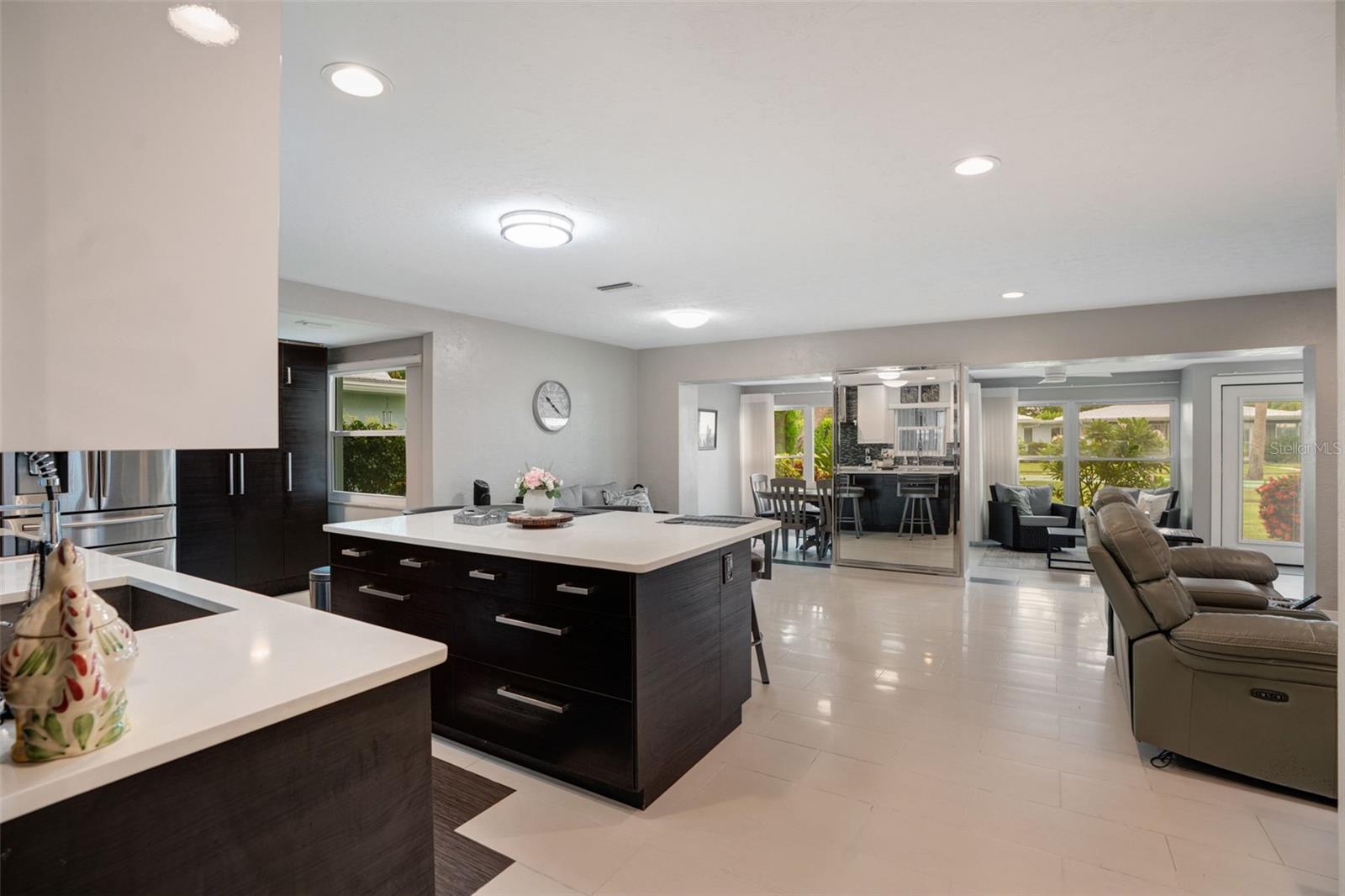 VILLAGE GREEN FOREST LAKE 14 - Residential
