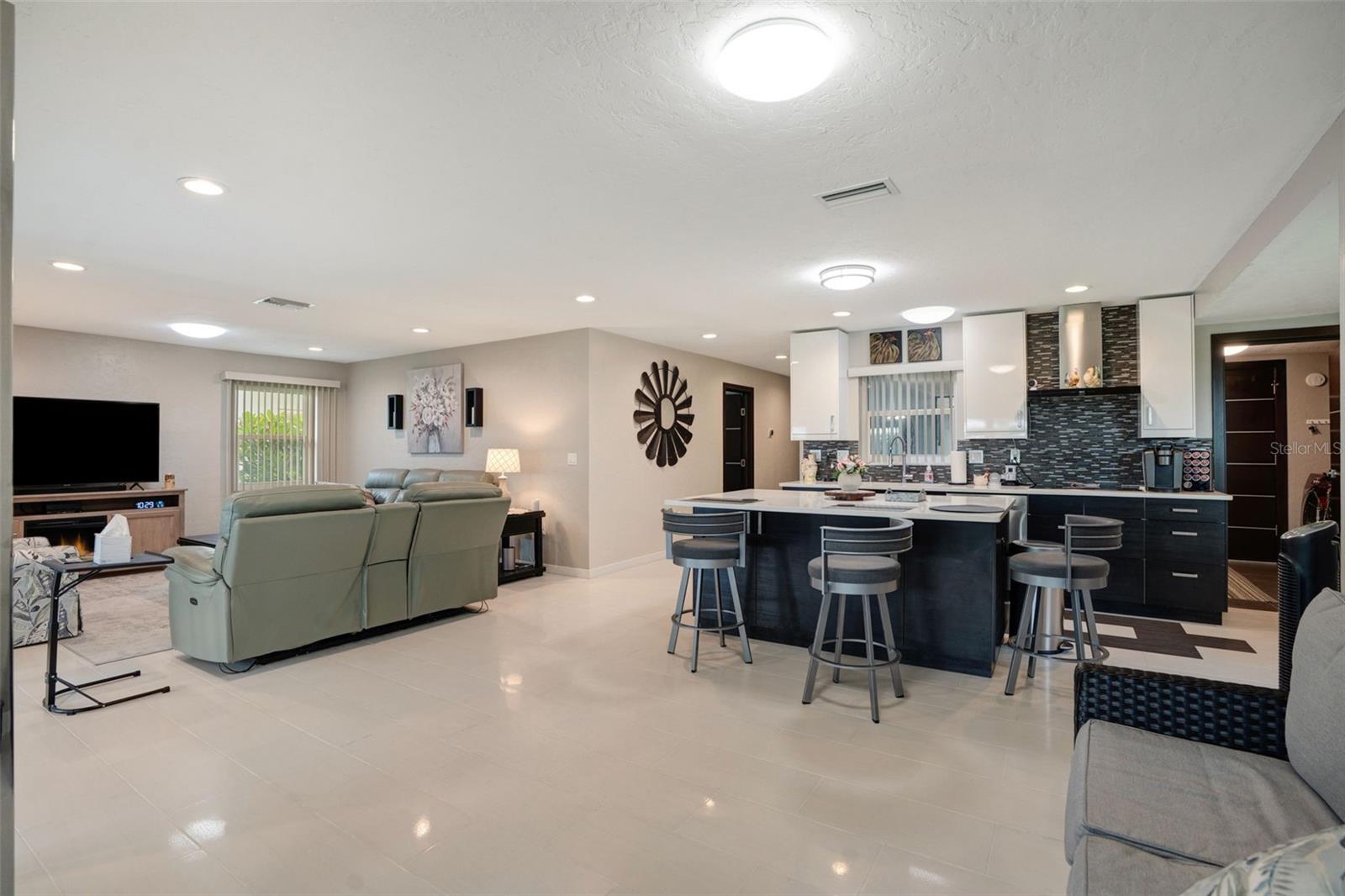 VILLAGE GREEN FOREST LAKE 14 - Residential