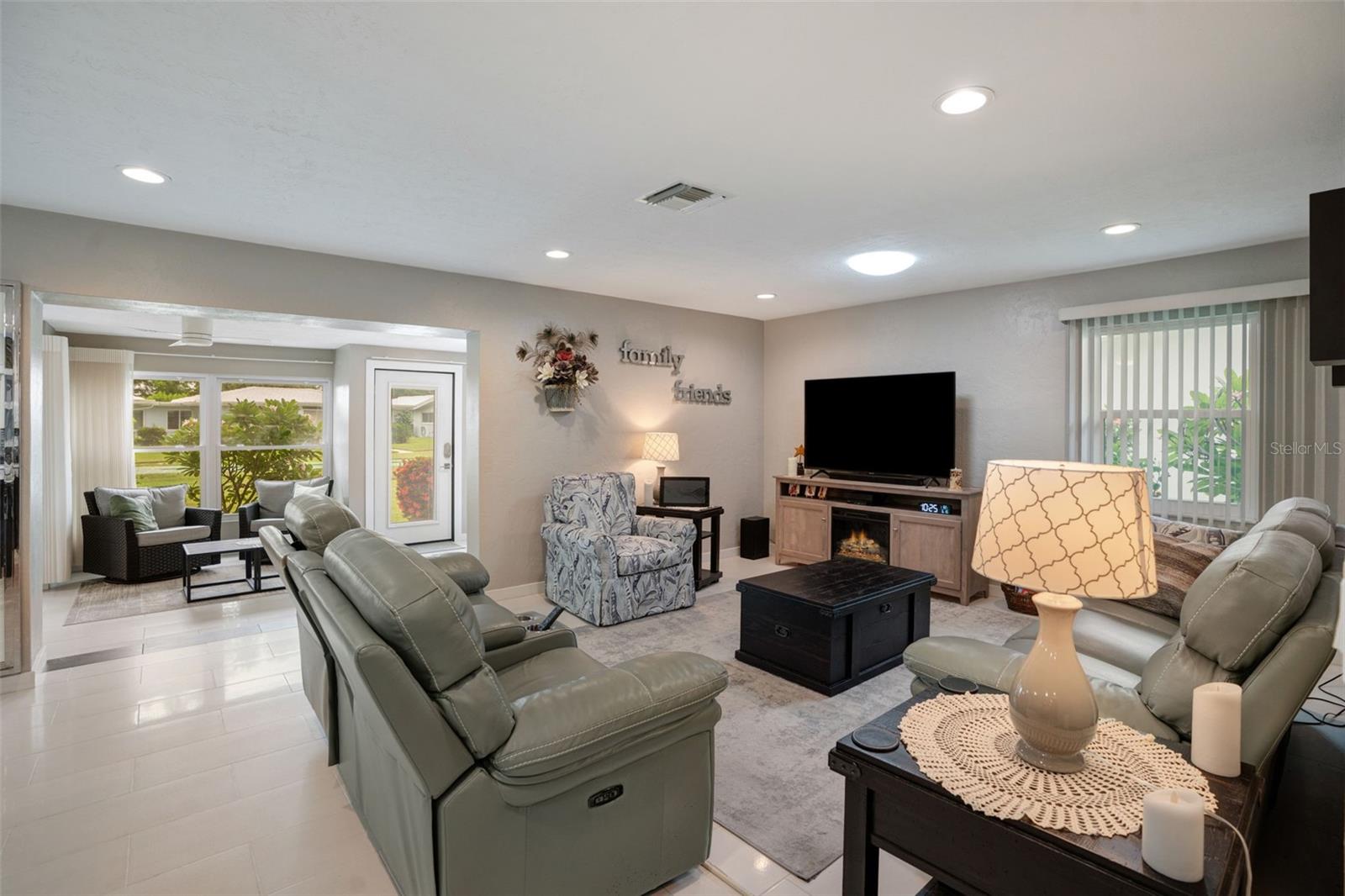VILLAGE GREEN FOREST LAKE 14 - Residential