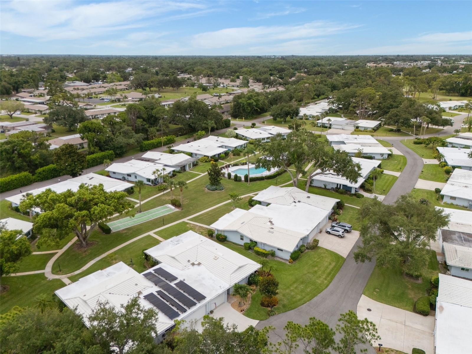 VILLAGE GREEN FOREST LAKE 14 - Residential