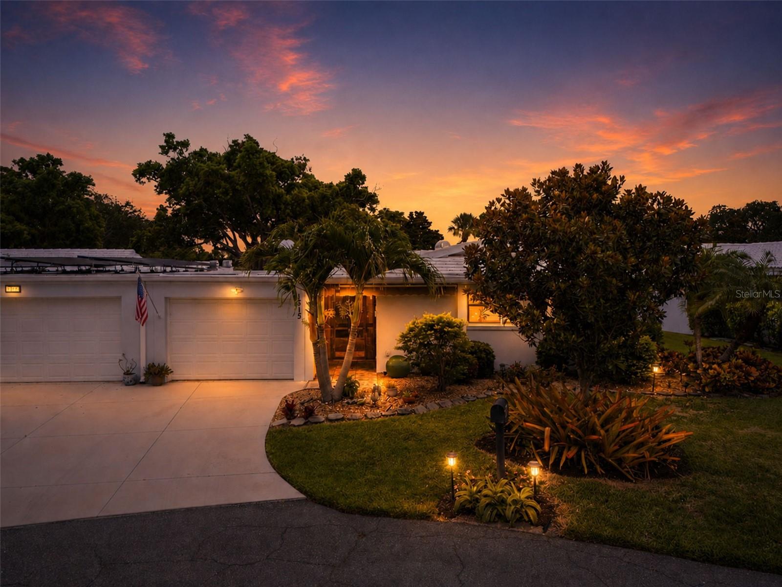 VILLAGE GREEN FOREST LAKE 14 - Residential