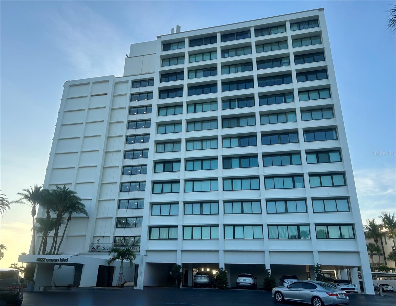 SIESTA TOWERS - Residential