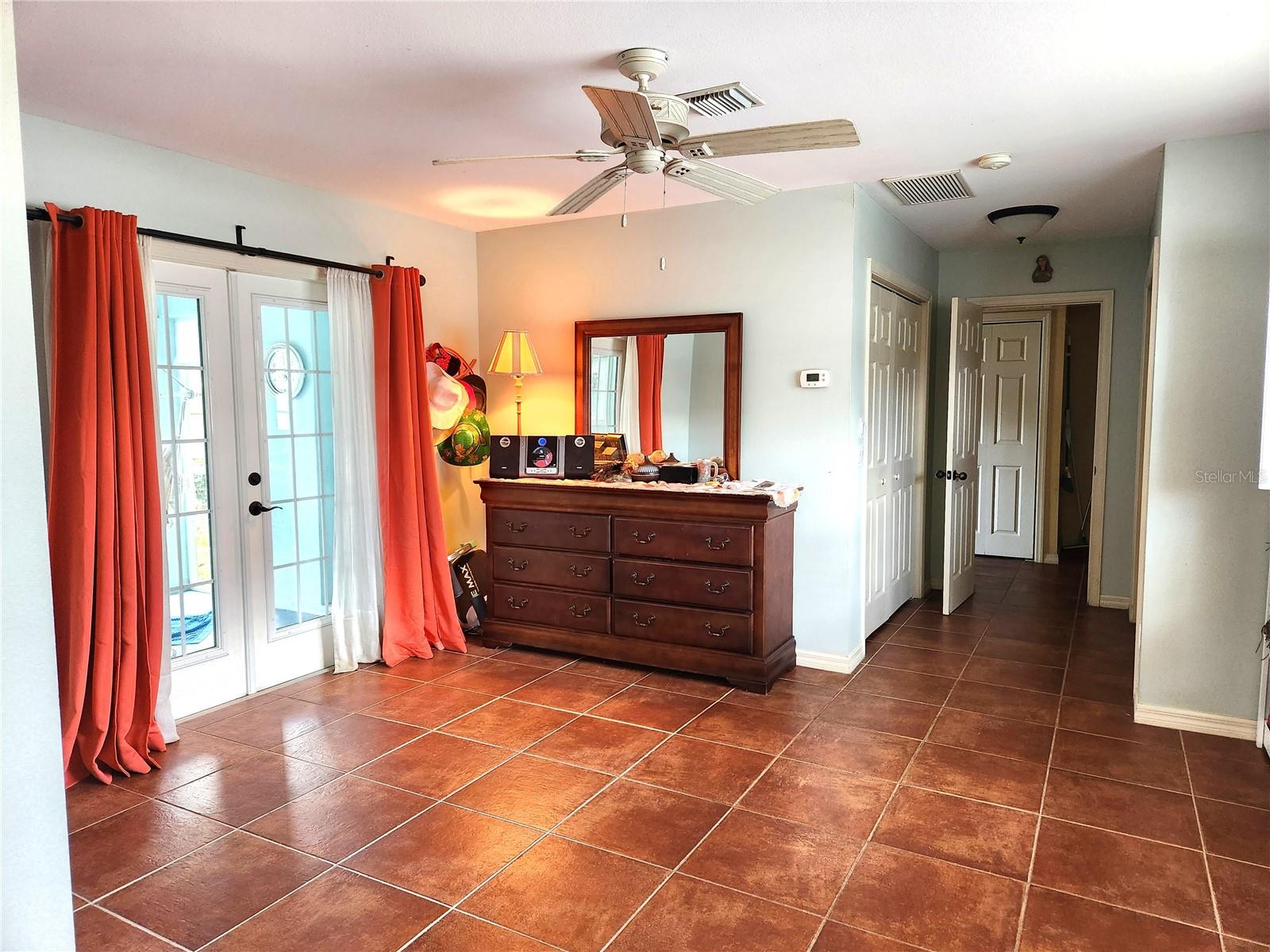 BEACH MANOR - Residential