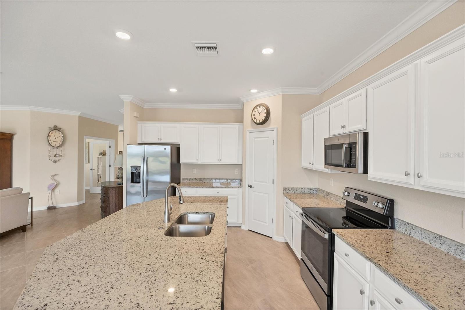 SARASOTA NATIONAL PH 13-B - Residential
