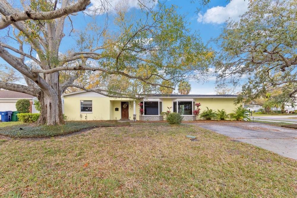 Ideally positioned for convenience, the home is just minutes from Tampa International Airport, Downtown Tampa, and the Gulf beaches, while also being close to top dining, shopping, and entertainment. Whether you’re looking for a primary residence, investment opportunity, or future homesite, this property combines location, lot size, and lifestyle in the heart of South Tampa.