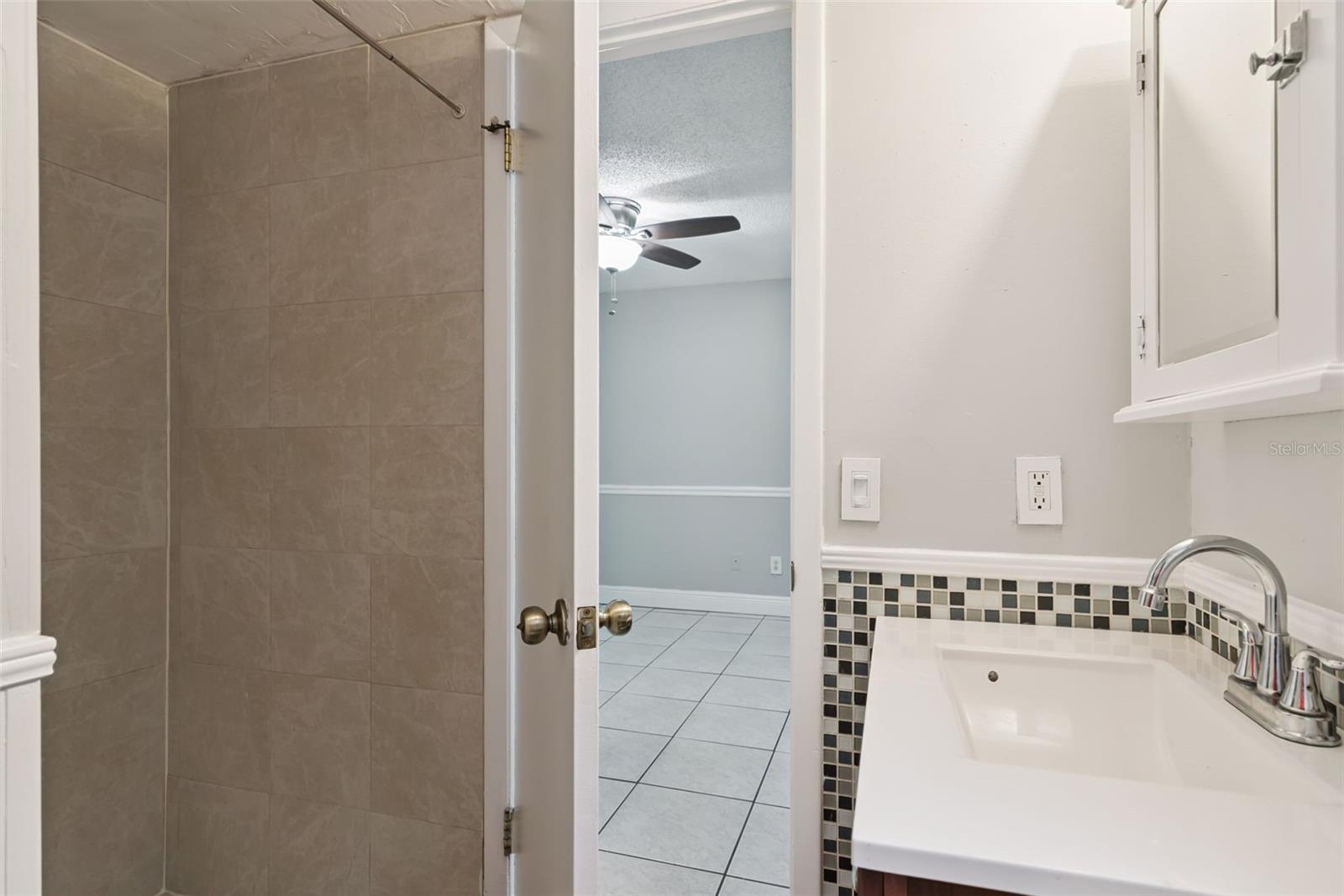 WHISPERWOOD CONDO 04 - Residential Lease