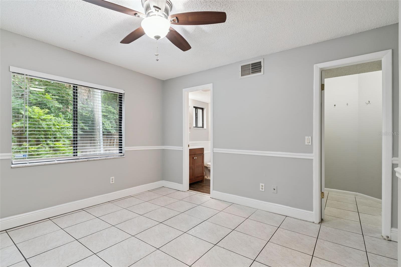 WHISPERWOOD CONDO 04 - Residential Lease