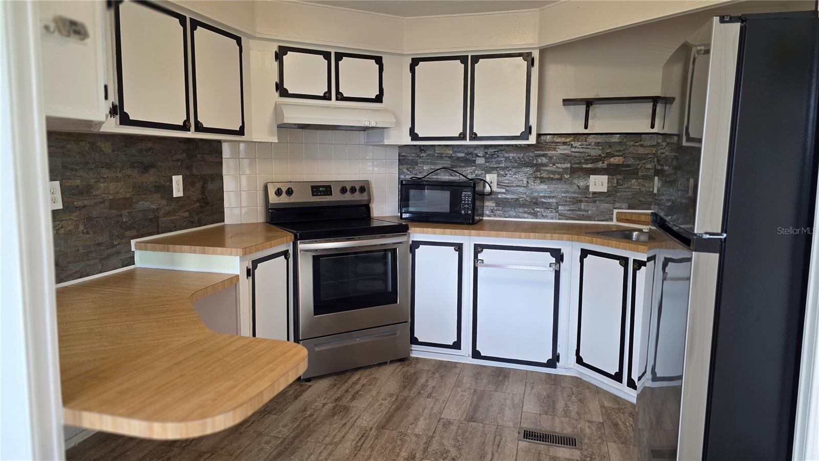 TAVARES LAKE FRANCES ESTATES UNIT 02 - Residential