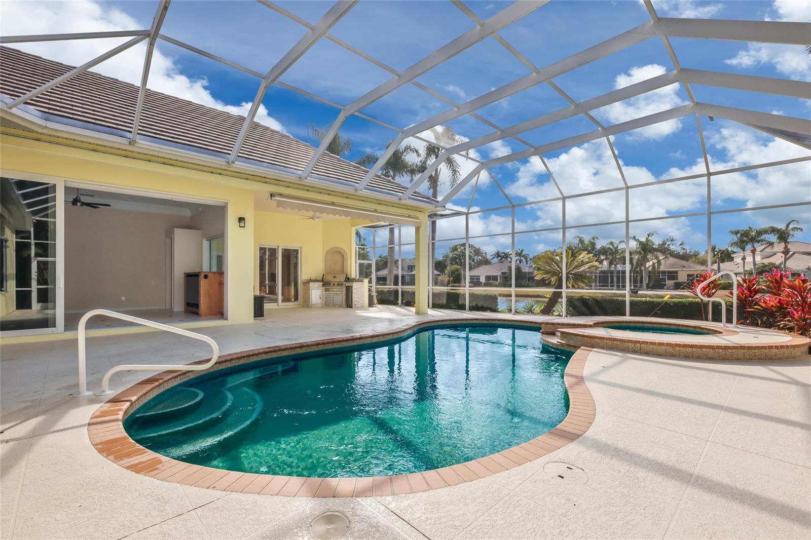 UNIVERSITY PARK COUNTRY CLUB - Residential