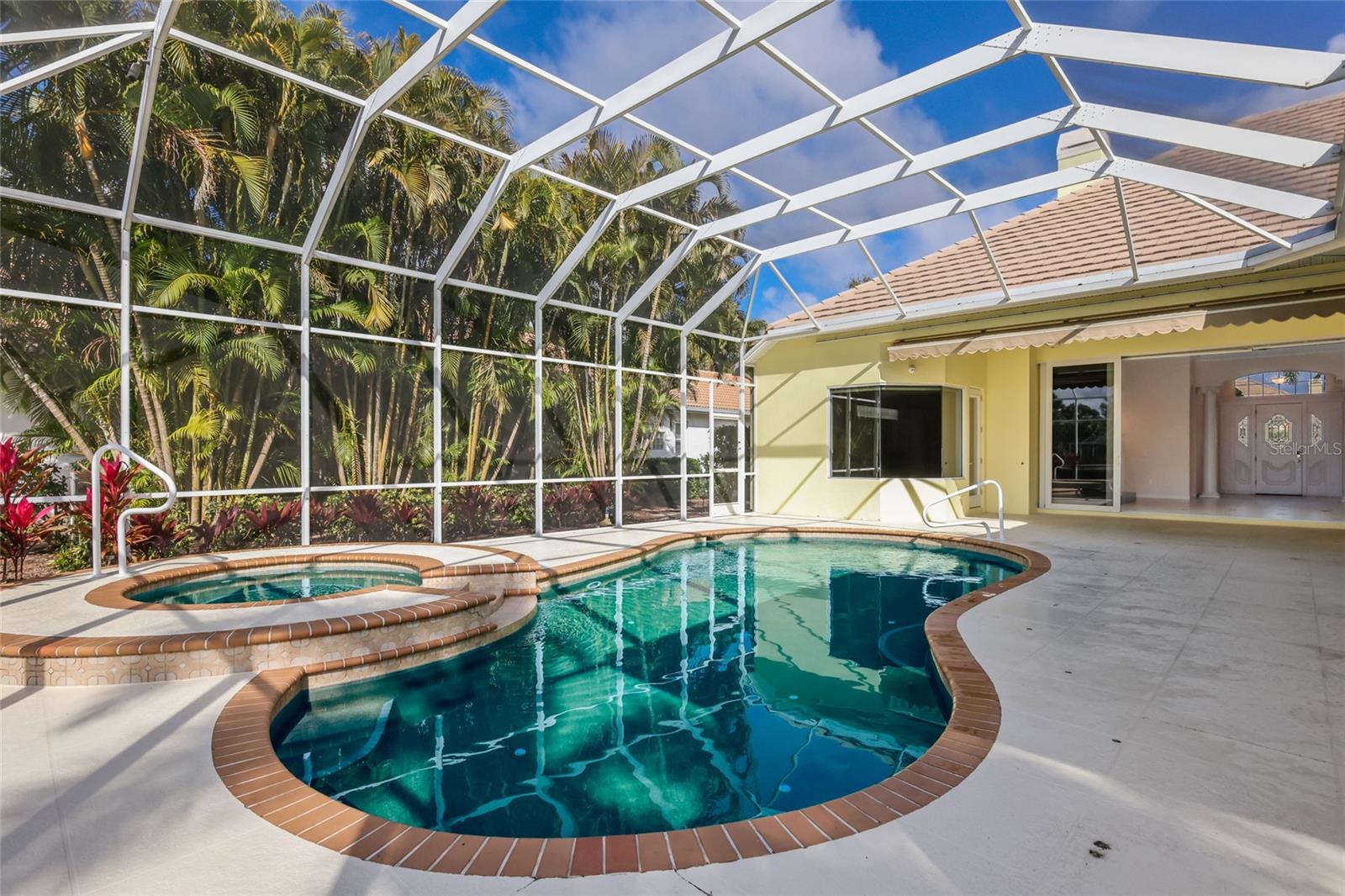 UNIVERSITY PARK COUNTRY CLUB - Residential