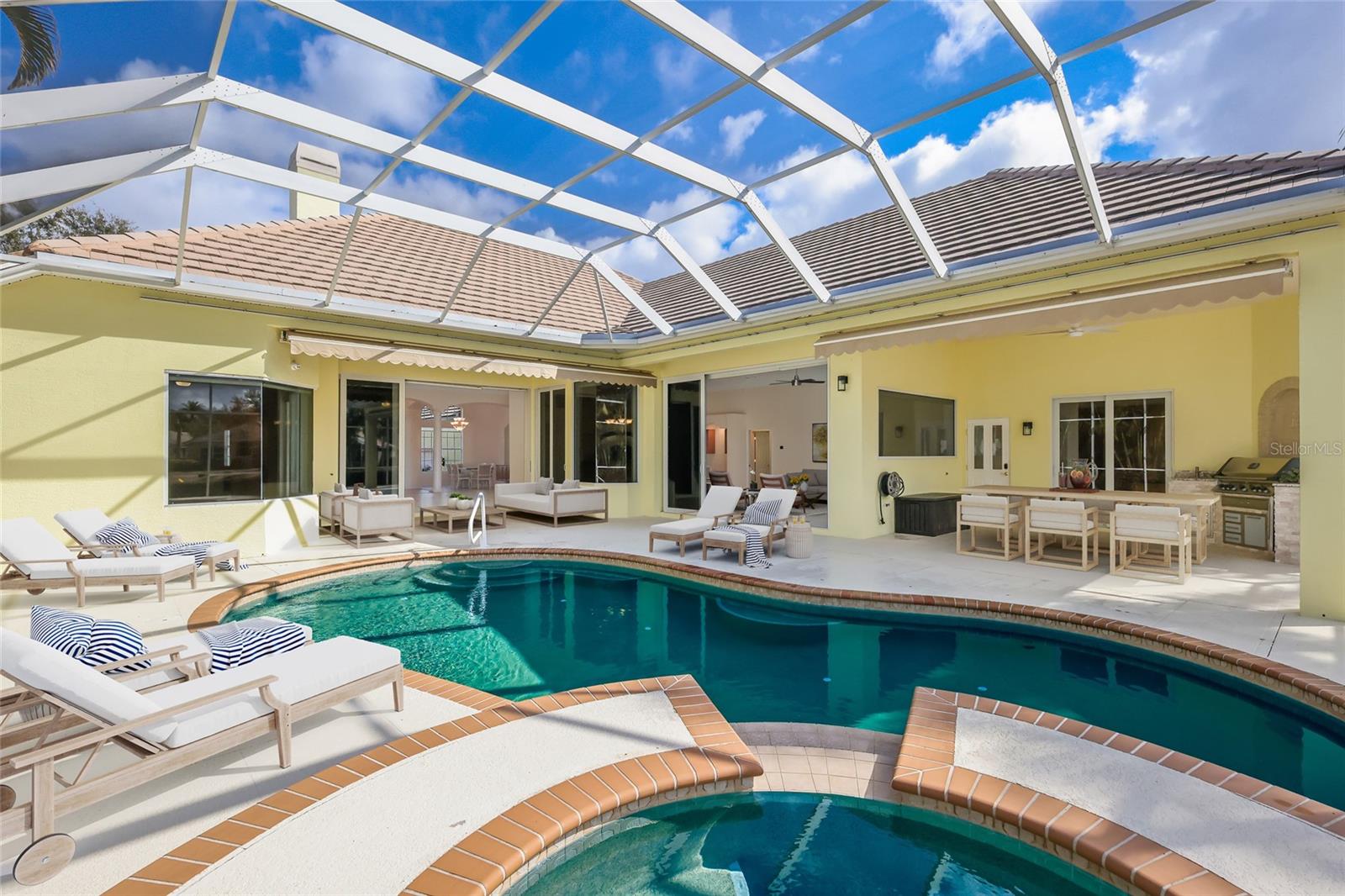 UNIVERSITY PARK COUNTRY CLUB - Residential