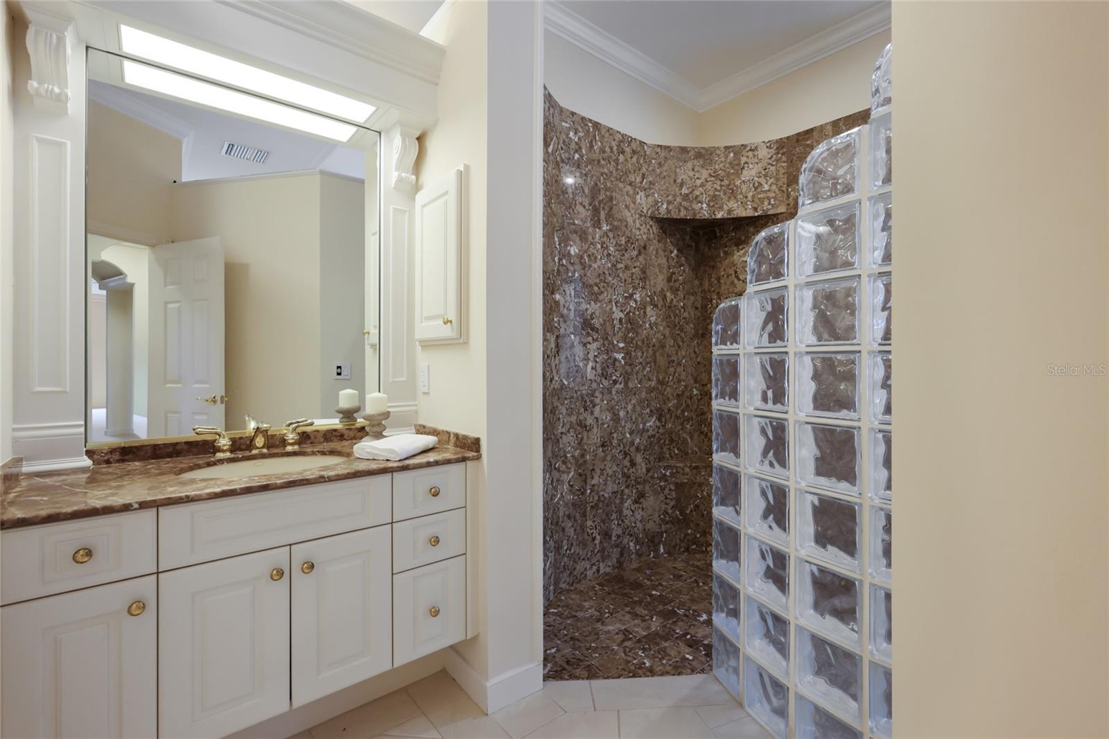 UNIVERSITY PARK COUNTRY CLUB - Residential