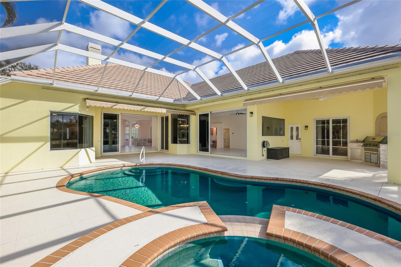 UNIVERSITY PARK COUNTRY CLUB - Residential