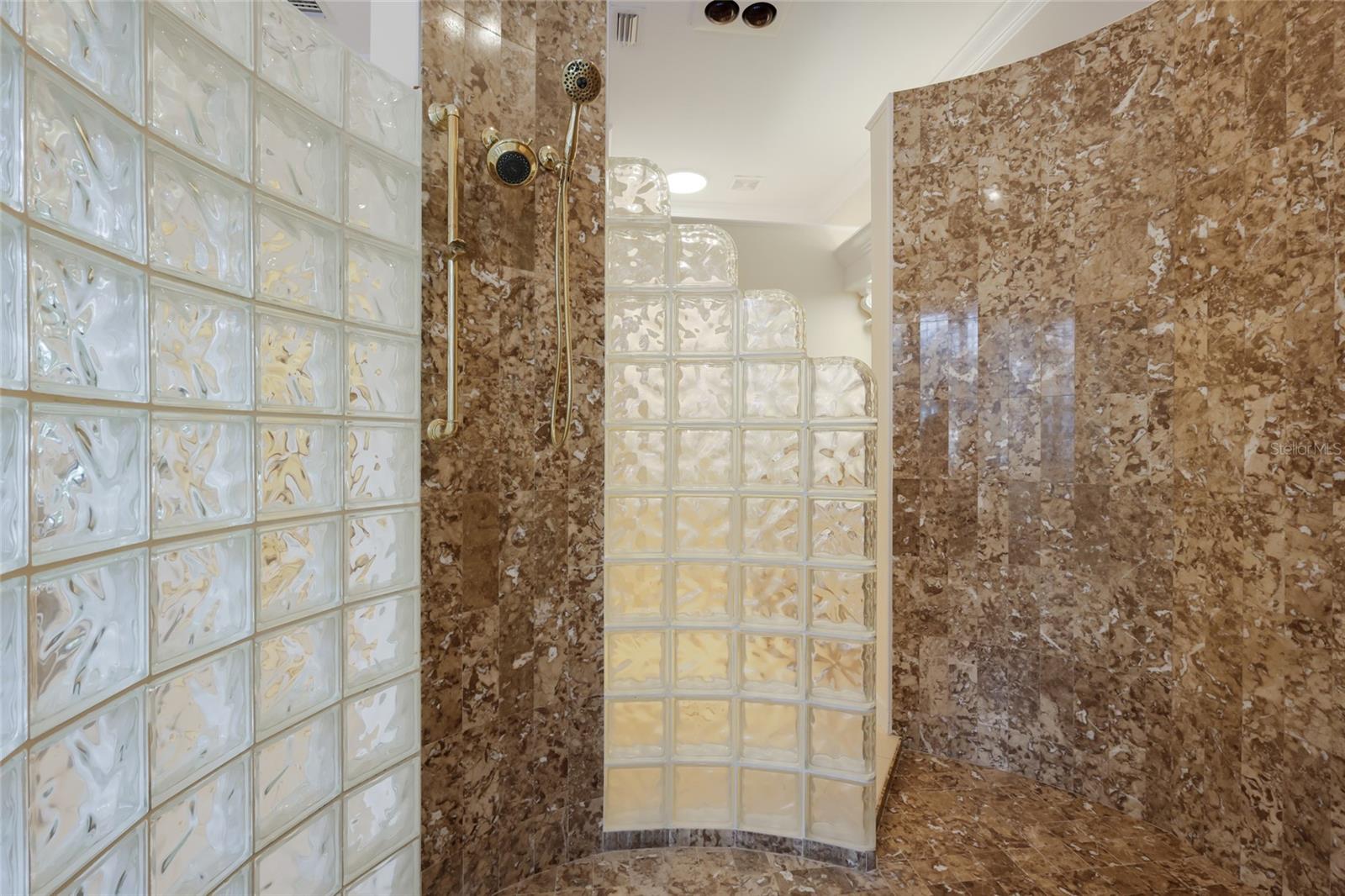 UNIVERSITY PARK COUNTRY CLUB - Residential