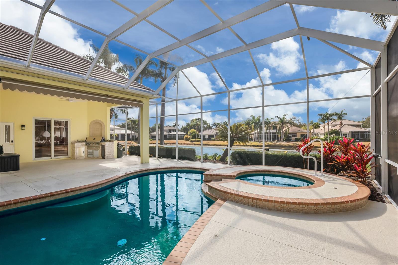 UNIVERSITY PARK COUNTRY CLUB - Residential