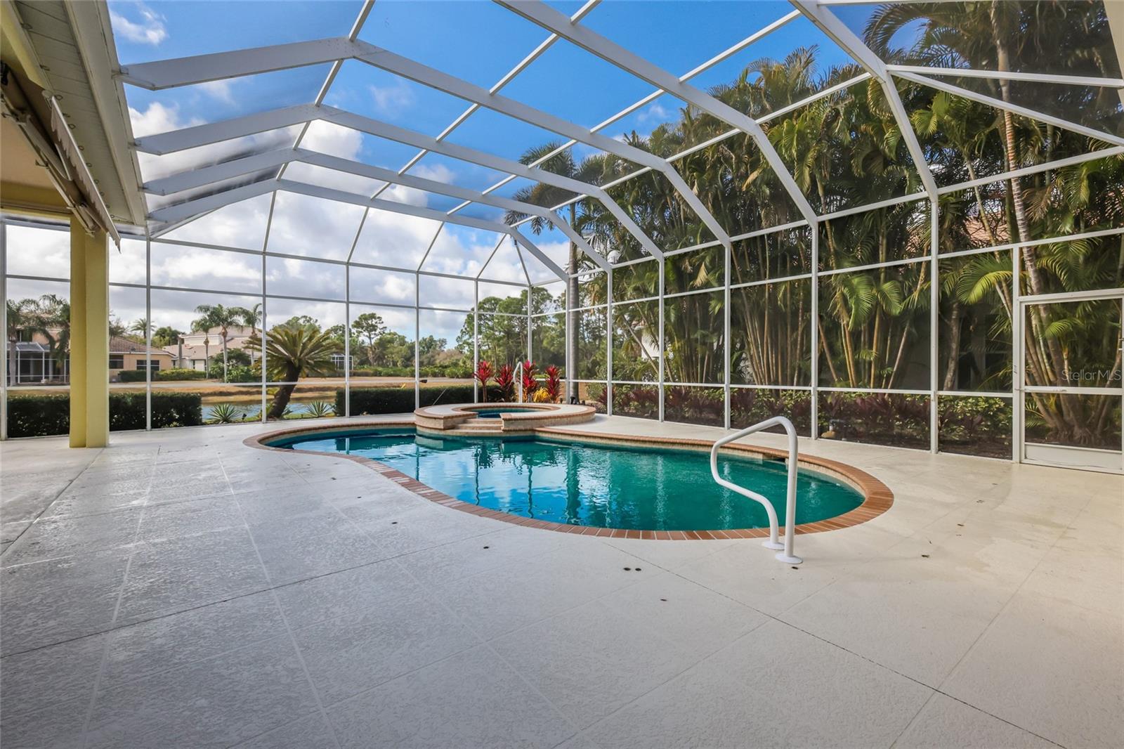UNIVERSITY PARK COUNTRY CLUB - Residential