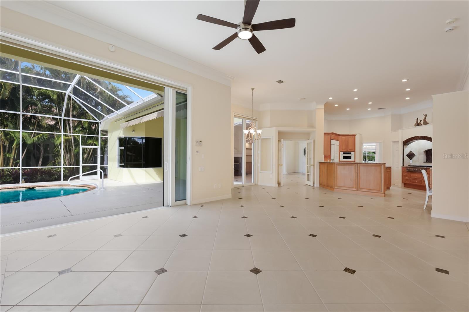 UNIVERSITY PARK COUNTRY CLUB - Residential