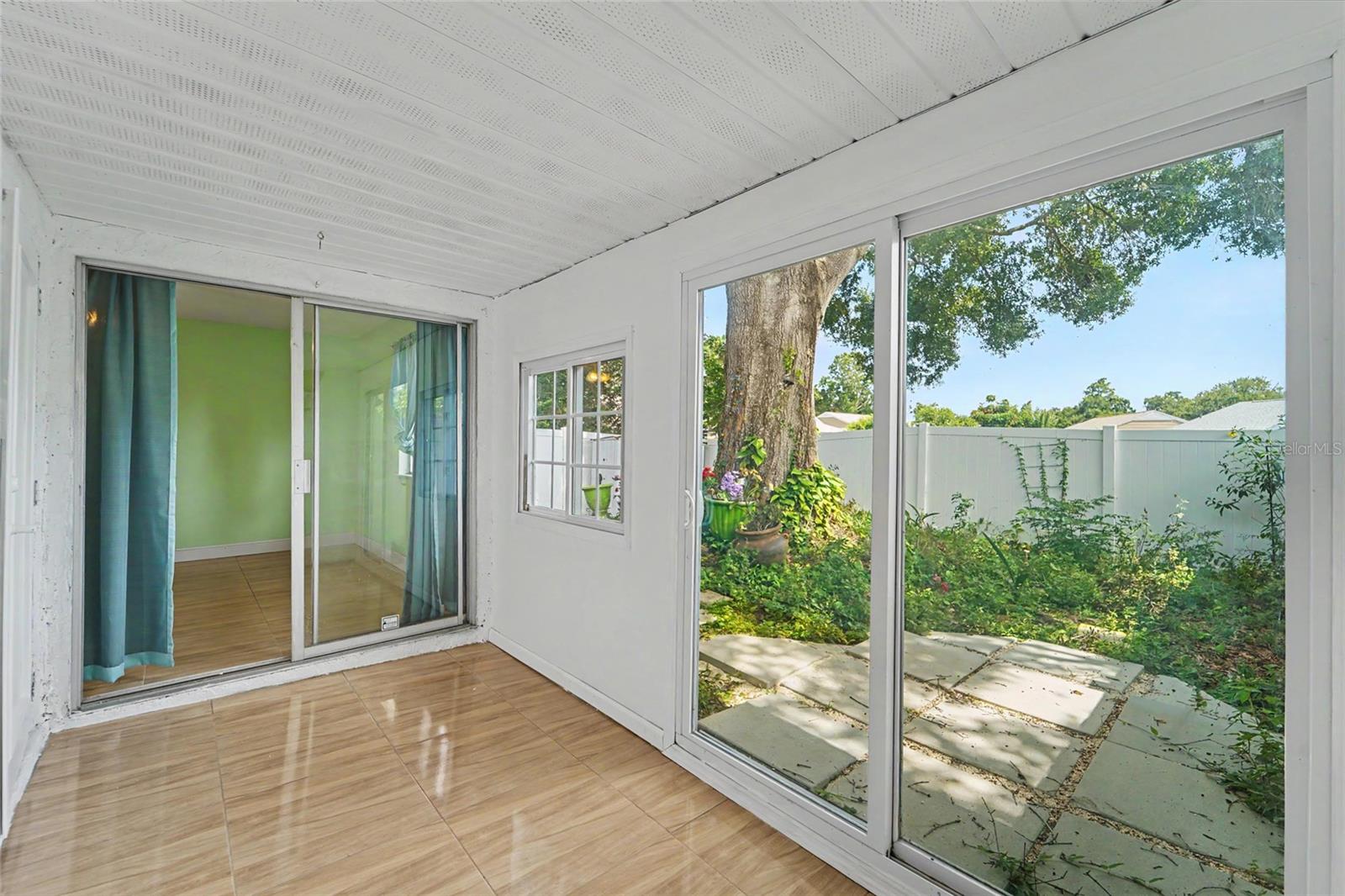 CLOVERPLACE CONDO - Residential
