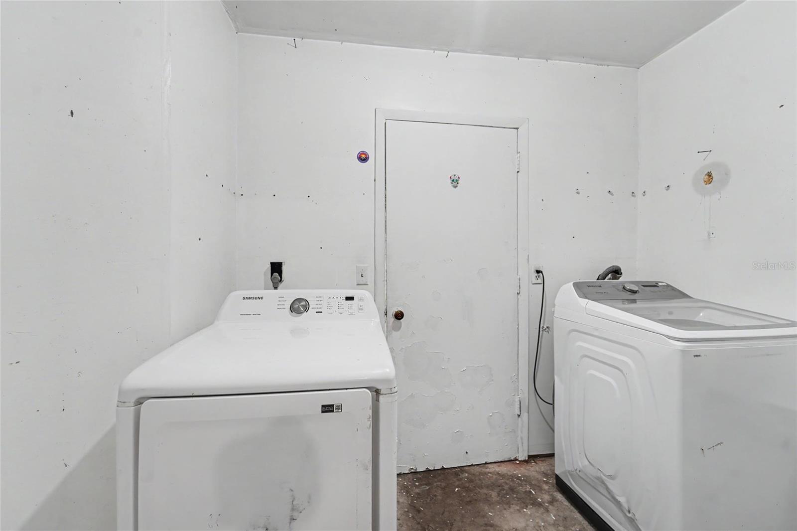 CLOVERPLACE CONDO - Residential
