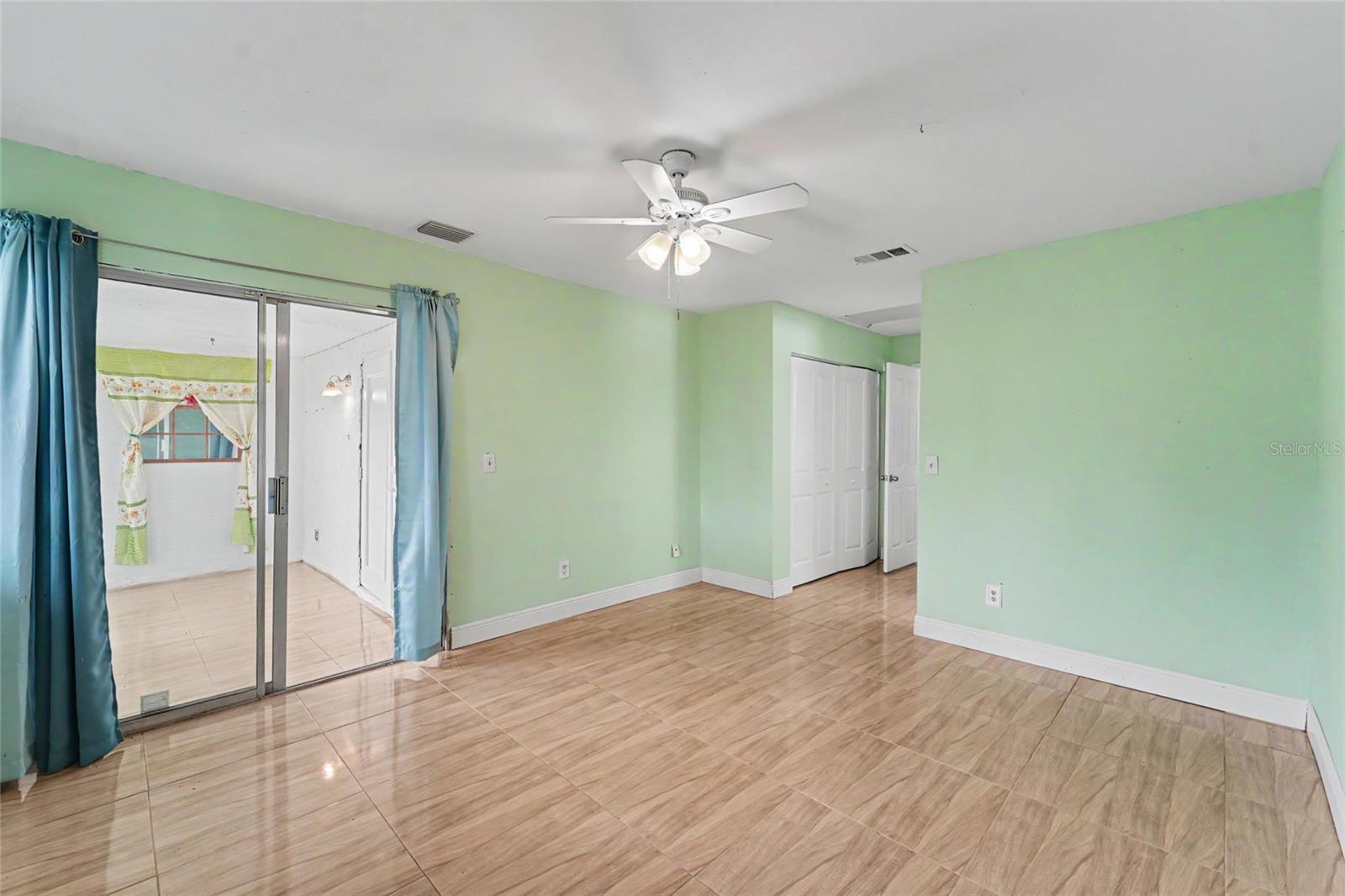 CLOVERPLACE CONDO - Residential