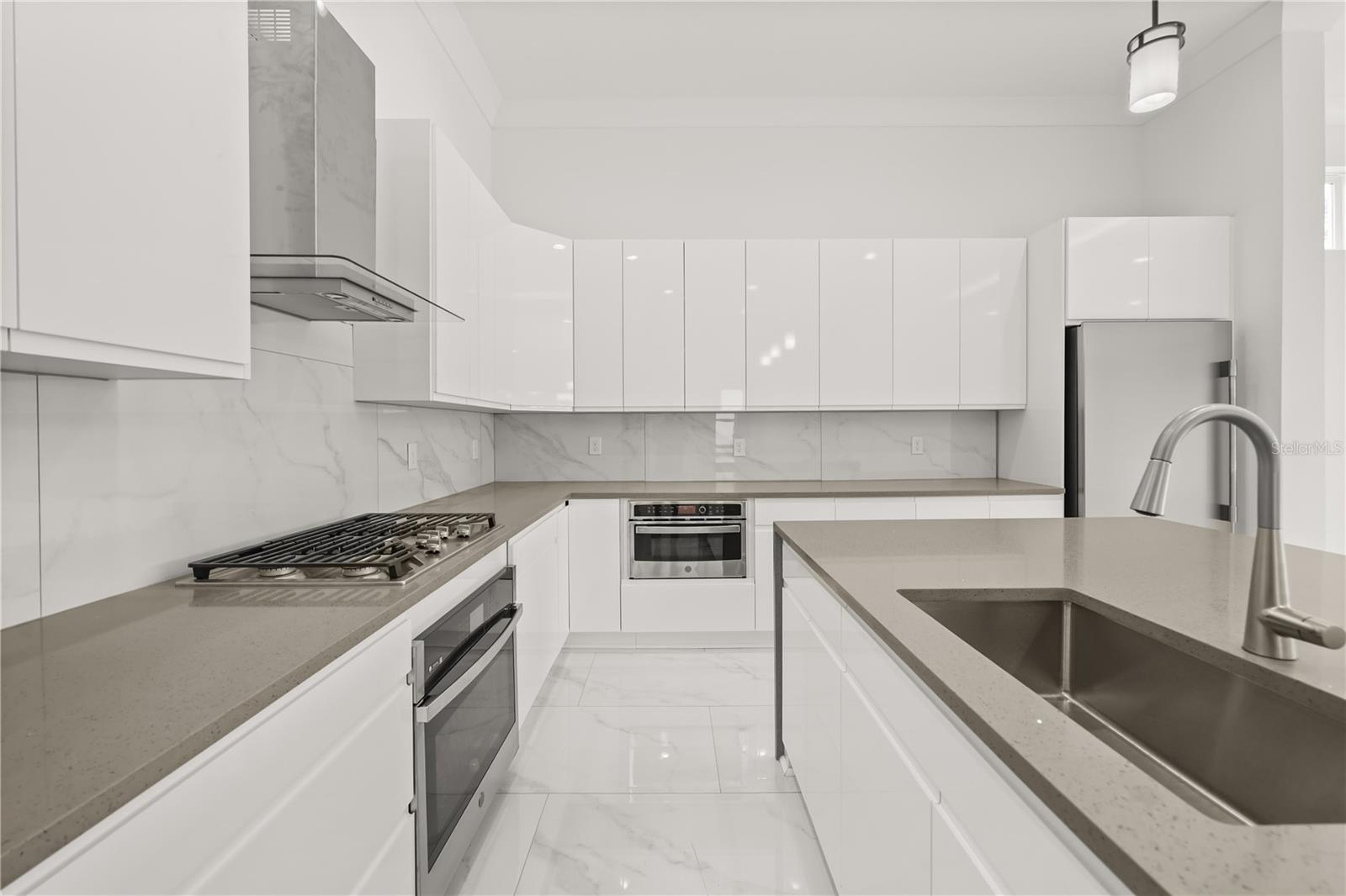 REUNION - Residential