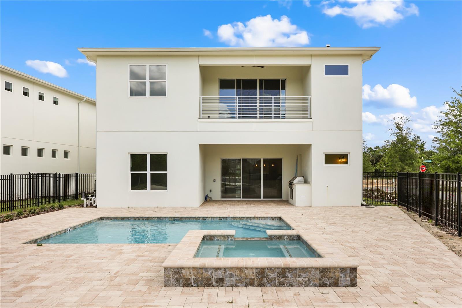 REUNION - Residential