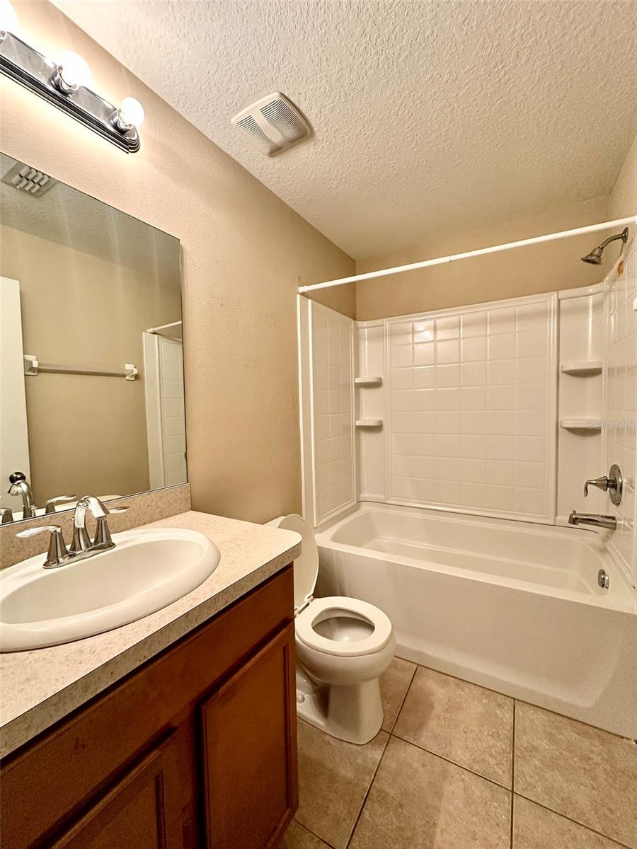 AUTUMNWOOD GROVE - Residential Lease