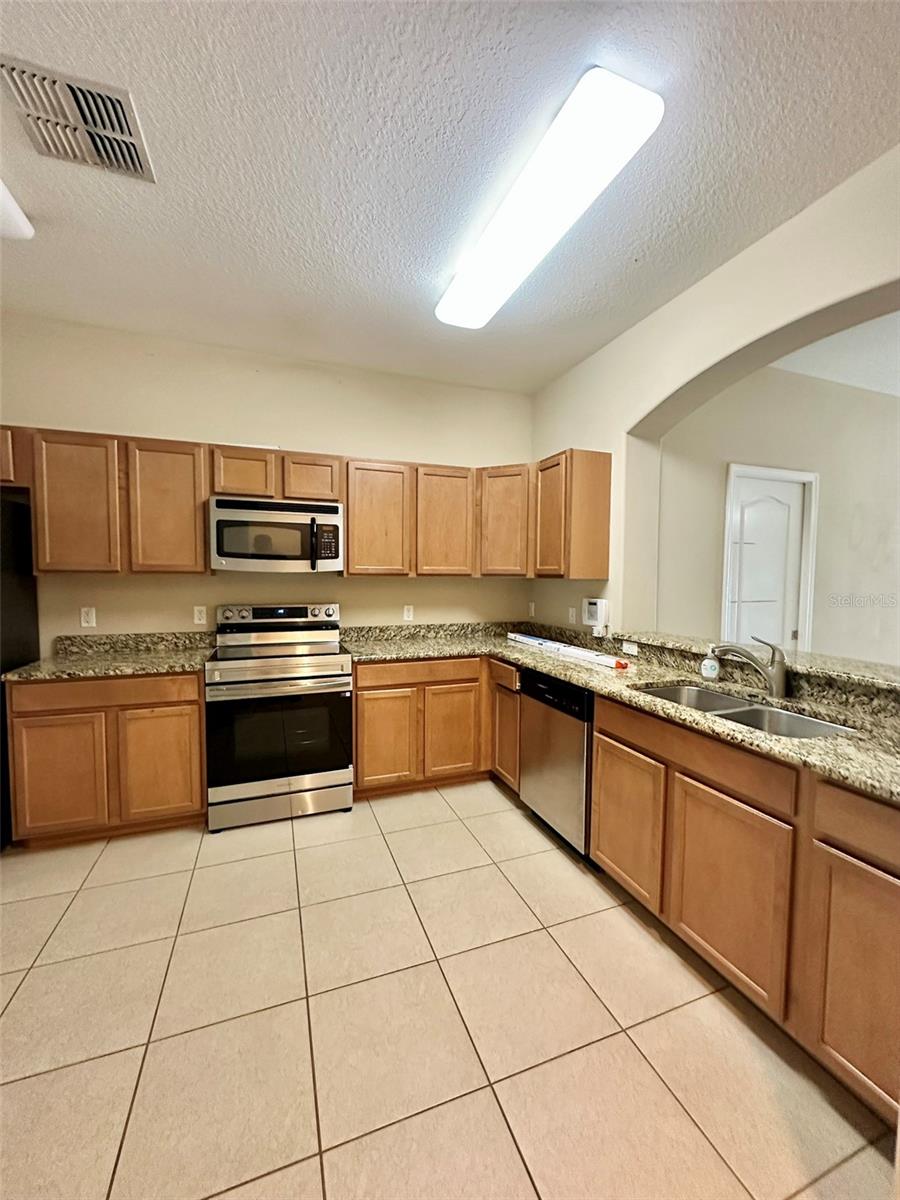 AUTUMNWOOD GROVE - Residential Lease