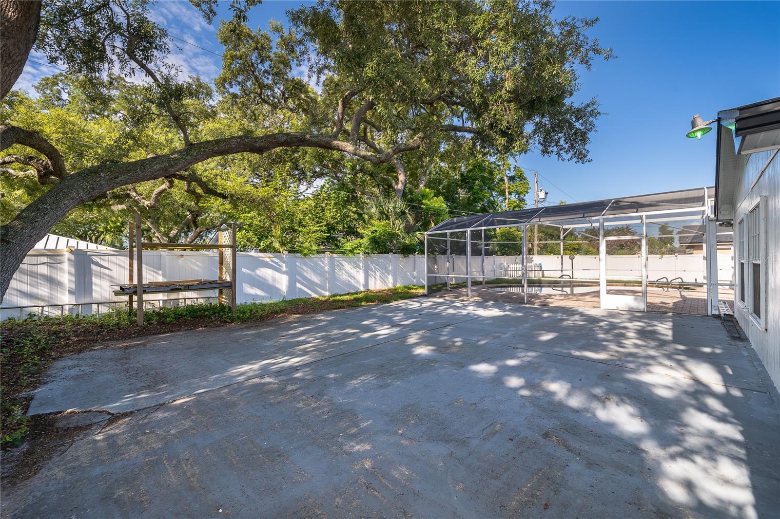 ENGLISH ESTATES UNIT 3 - Residential