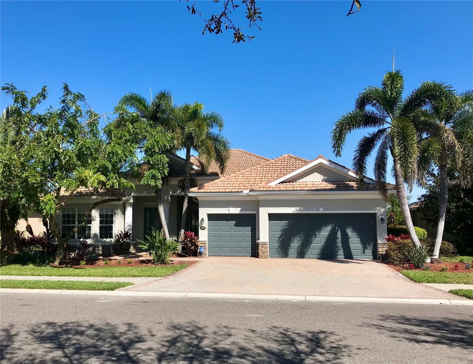 Waterfront home in the gated golf course community of River Strand at Heritage Harbour.  The floor plan has 4 bedrooms, 3 bathrooms, living room, dining room, family room, study and inside utility room. There is an attached 3 car garage.  The heated swimming pool and spa have a screened enclosure. The home ownership includes a golf course memebership, tennis courts, pickle ball courts, fitness center, heated community pool and clubhouse with fine dining.