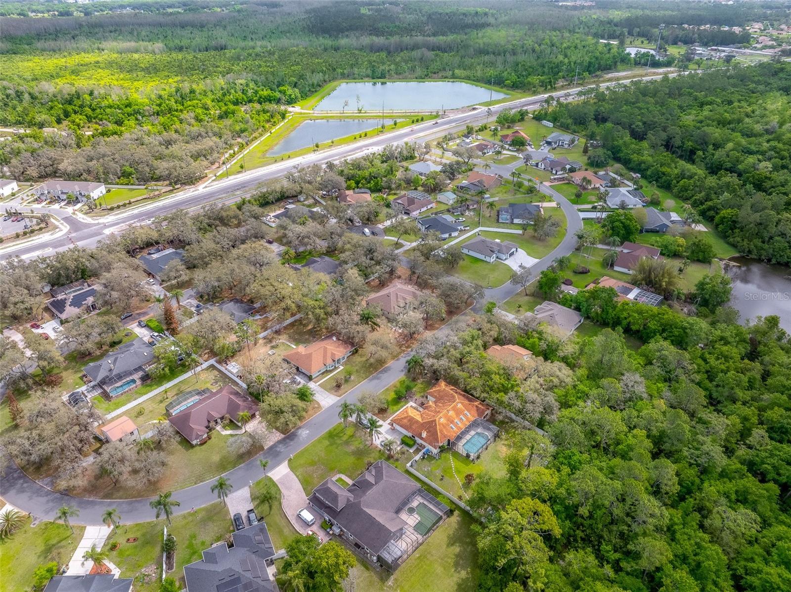 COUNTRY SIDE MANOR - Residential