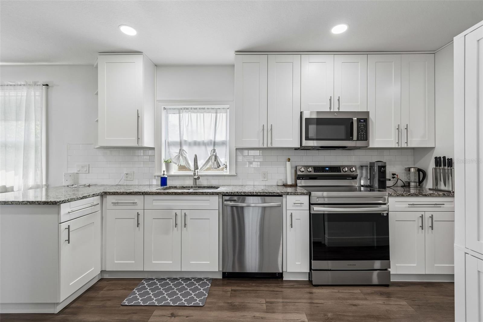 HIGHLAND GROVES - Residential
