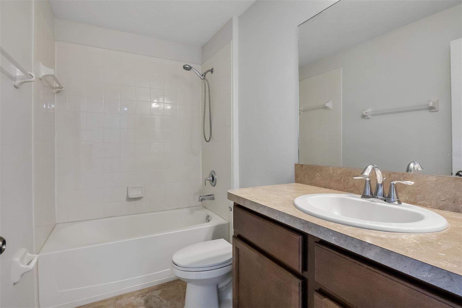 SAVANNAH LNDGS - Residential