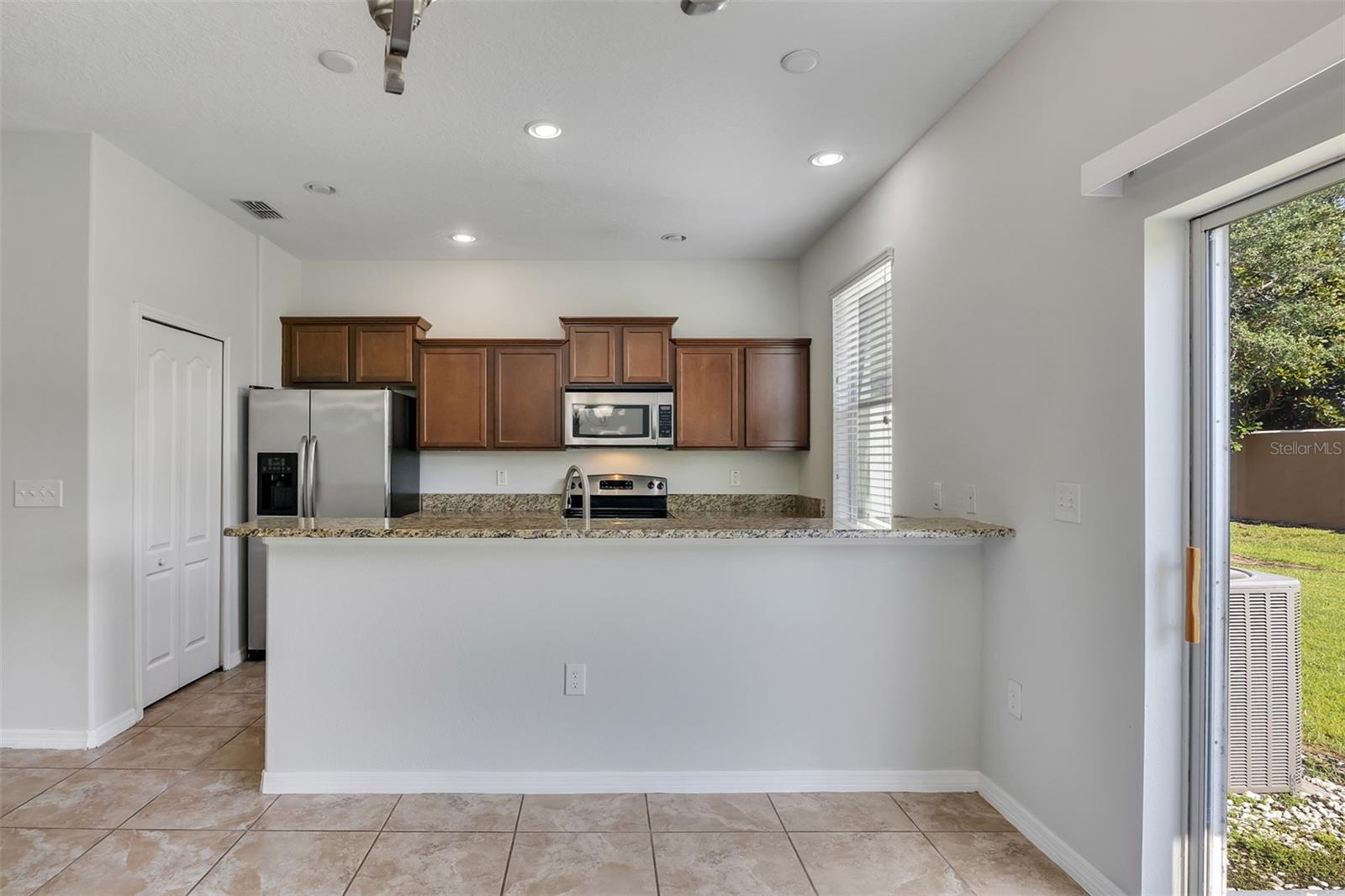 SAVANNAH LNDGS - Residential